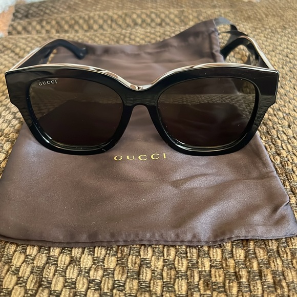 Authentic Gucci Plastique Sunglasses - Picture 5 of 6